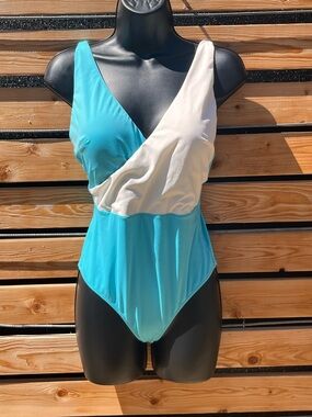Towowge Basic One-Piece Swimsuit in Aqua Trim and Cream